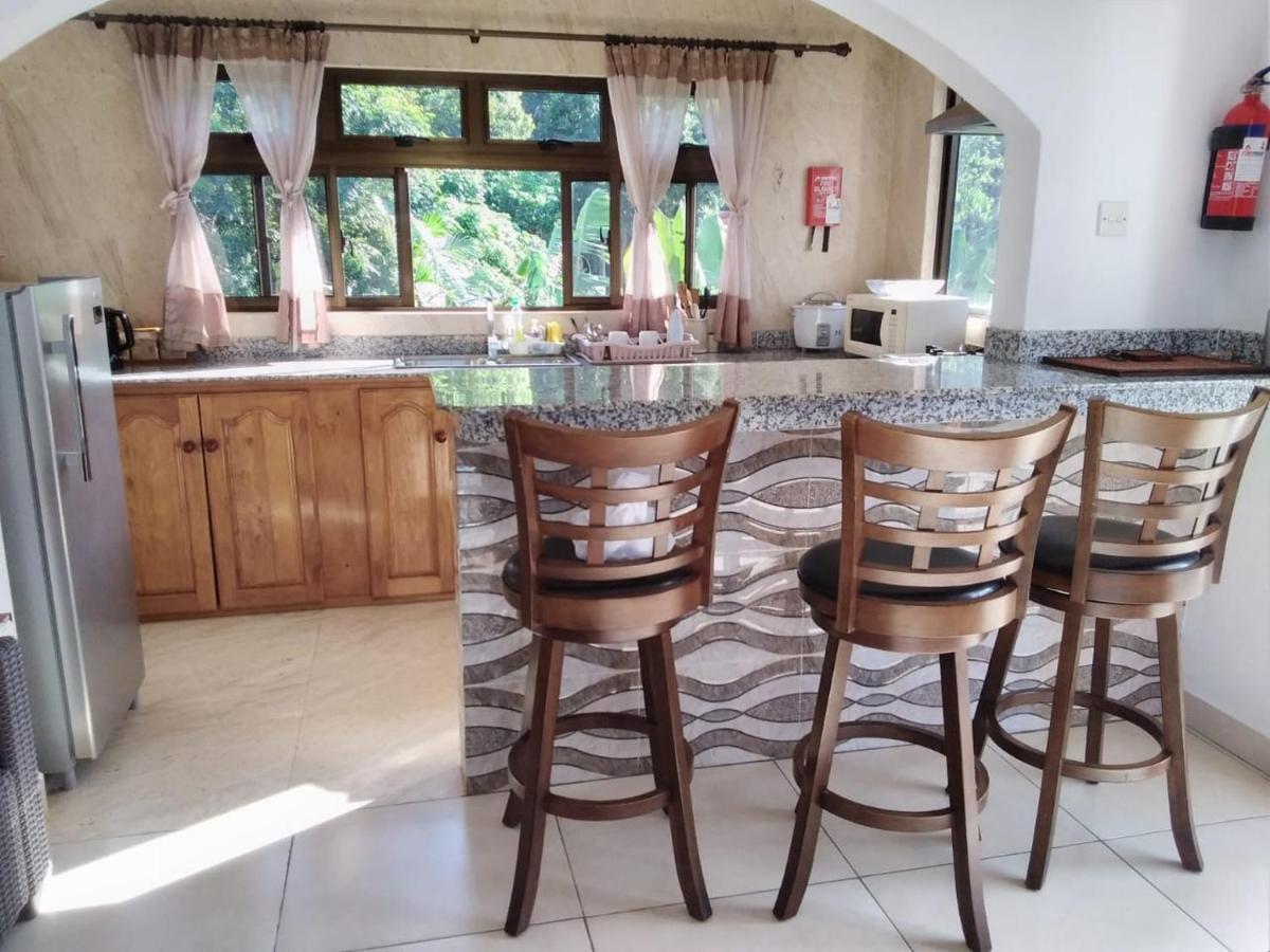 Belle Rose Vue Guest House เบเซนต์แอนน์ ภายนอก รูปภาพ