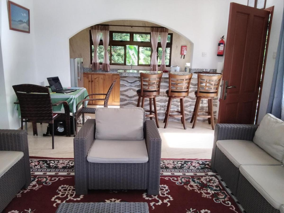 Belle Rose Vue Guest House เบเซนต์แอนน์ ภายนอก รูปภาพ